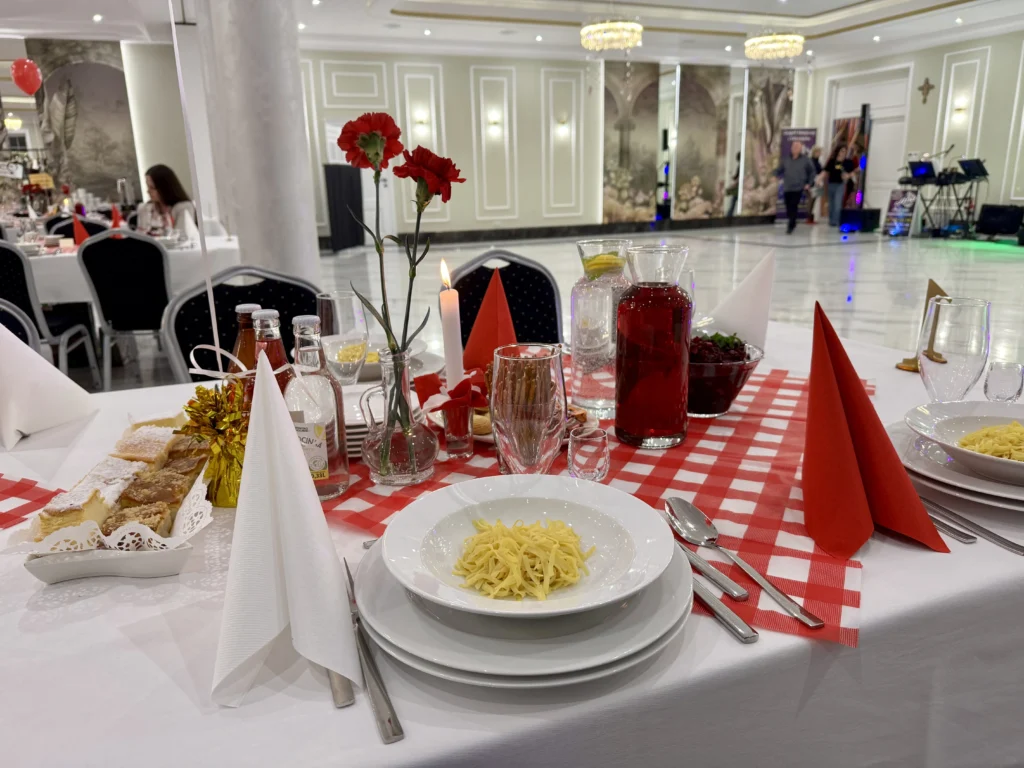 Sala Miravioli udekorowana na przyjęcie okolicznościowe